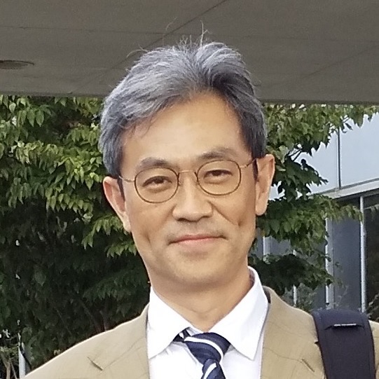 塚越 秀行 氏
